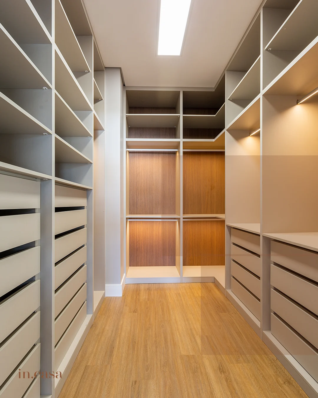 Roupeiro e closet sob medida